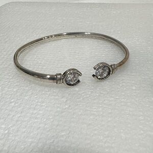 ❤️ 5/$25 Elegant Silver Bangle Bracelet